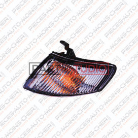 FEU AVANT GAUCHE BLANC 626 CAPELLA 10/97 - 03/02